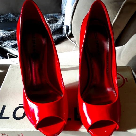 Shoes, red pumps, size 7, never been worn, bbn patent leather - Picture 1 of 3